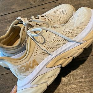 Hoka Clifton edge running shoes size 8.5 great condition